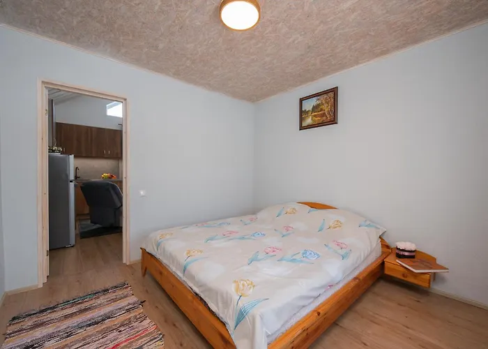 Kaljuranna Puhkemaja Tatil Evi